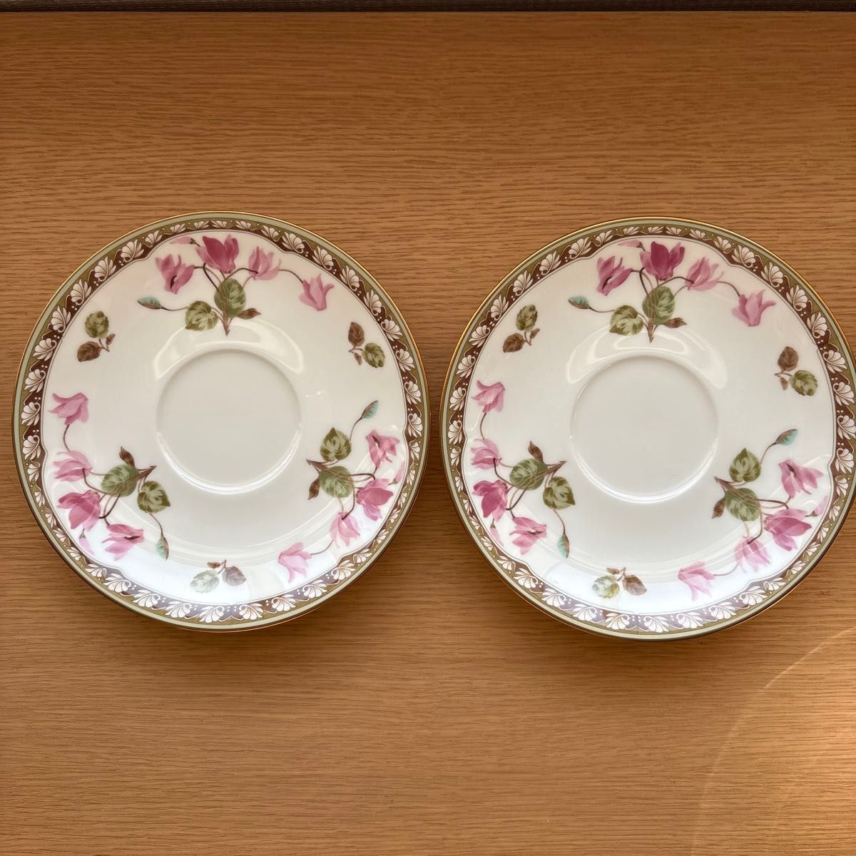 ノリタケ Noritake BORN CHINA カップ&ソーサー シクラメン ノリタケ Noritake BORN CHINA カップ&ソーサー シクラメン
