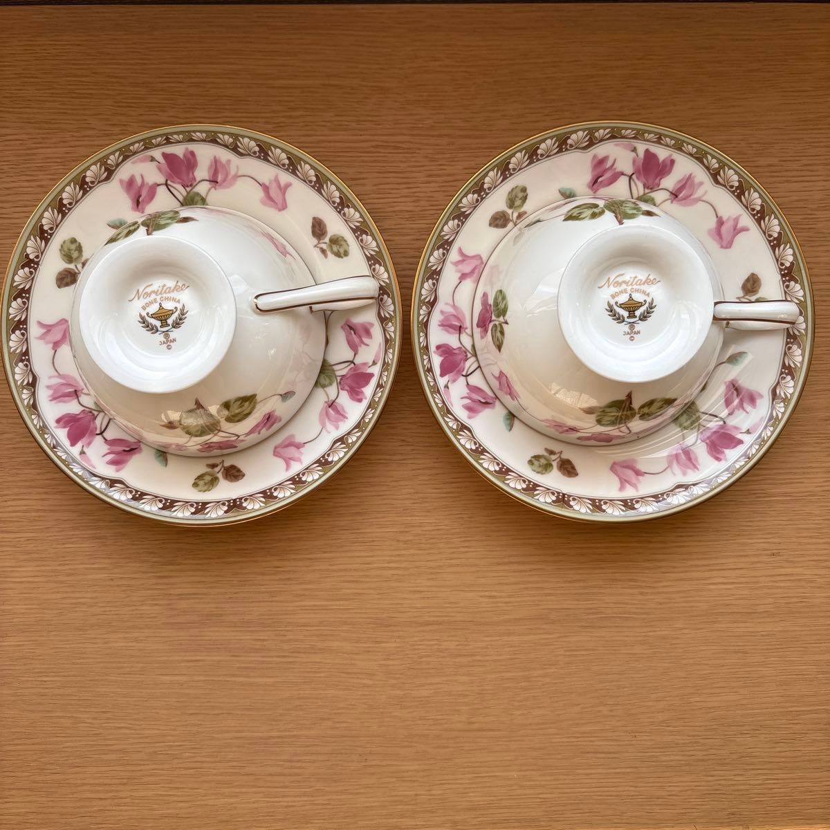 ノリタケ Noritake BORN CHINA カップ&ソーサー シクラメン ノリタケ Noritake BORN CHINA カップ&ソーサー シクラメン