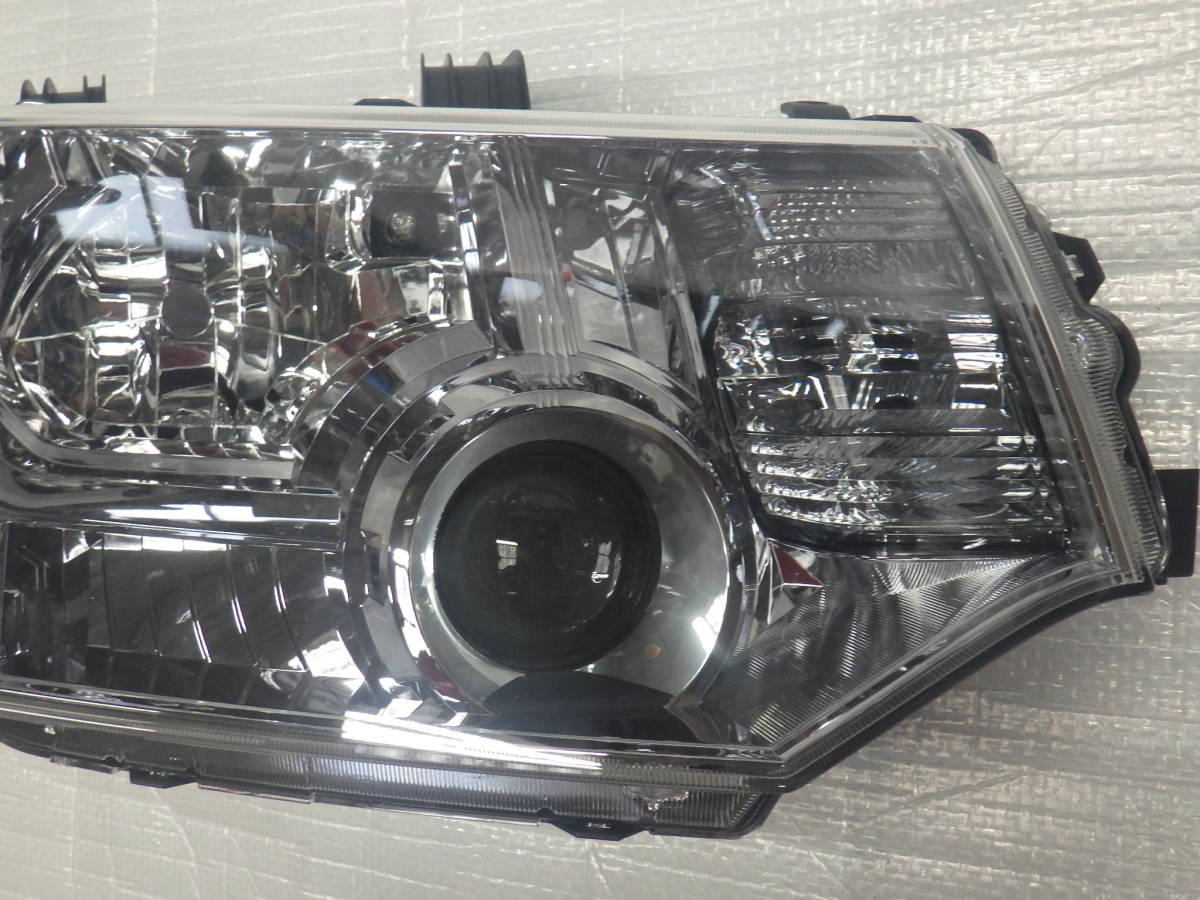 送料無料 匿名配送 新品未使用 新品未使用 デリカ D5 CV5W 純正HID 右