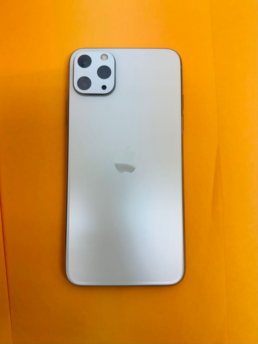 iPhone11 pro Max 64GB シルバー 美品 SIMフリー イヤホンおまけ iPhone11 pro Max 64GB シルバー 美品 SIMフリー イヤホンおまけ