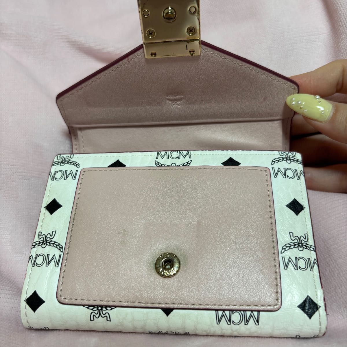 MCM 二つ折り財布 レッド/ホワイト|Yahoo!フリマ(旧PayPayフリマ) MCM 二つ折り財布 レッド/ホワイト|Yahoo!フリマ(旧PayPayフリマ)