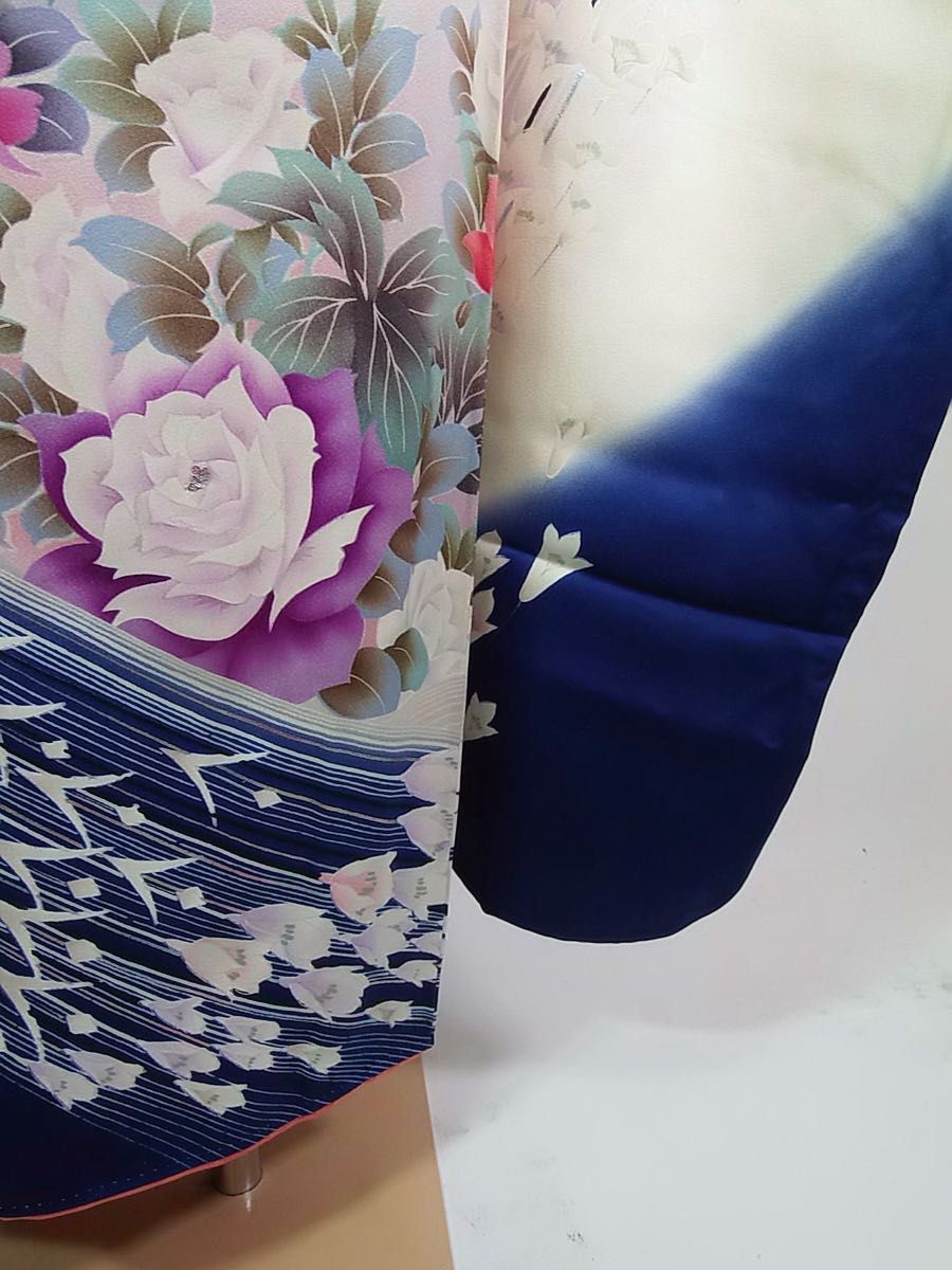 豪華 振袖 友禅 花文様 金駒刺繍 着物 正絹 アイボリー×紺色系 豪華 振袖 友禅 花文様 金駒刺繍 着物 正絹 アイボリー×紺色系