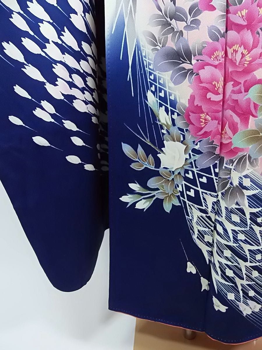 豪華 振袖 友禅 花文様 金駒刺繍 着物 正絹 アイボリー×紺色系 豪華 振袖 友禅 花文様 金駒刺繍 着物 正絹 アイボリー×紺色系