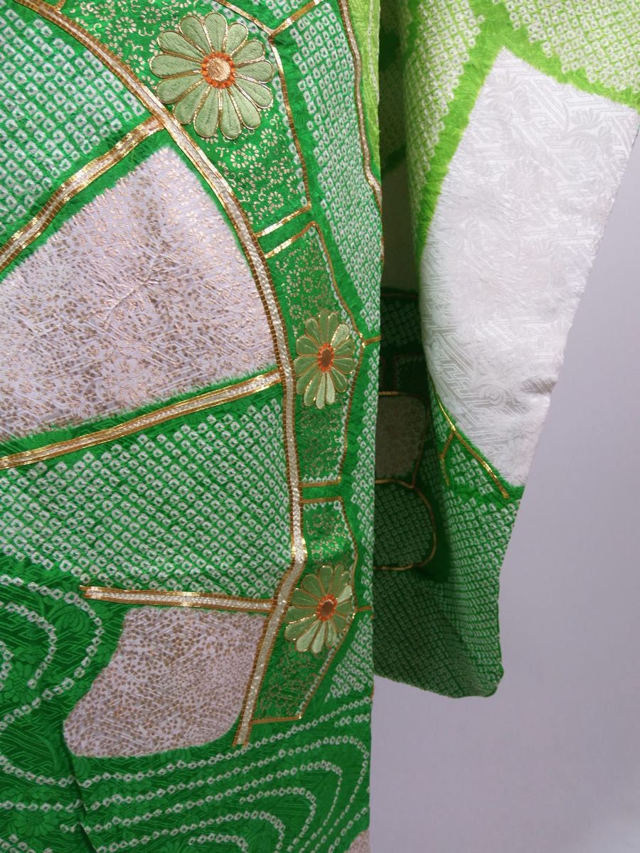豪華 振袖 鹿子絞り 源氏車文様 金彩 金駒刺繍 正絹 緑色系 やや 豪華 振袖 鹿子絞り 源氏車文様 金彩 金駒刺繍 正絹 緑色系 やや