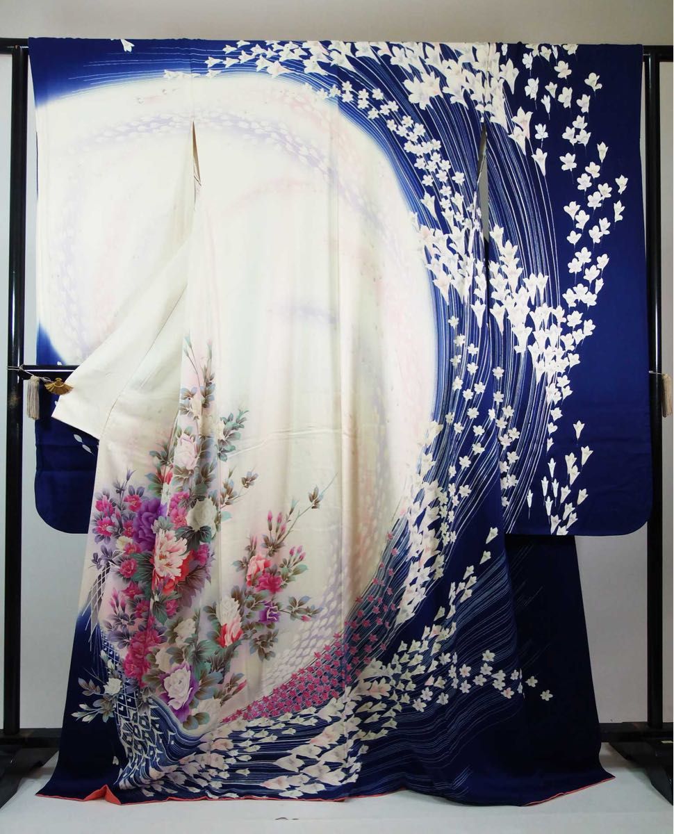 豪華 振袖 友禅 花文様 金駒刺繍 着物 正絹 アイボリー×紺色系 豪華 振袖 友禅 花文様 金駒刺繍 着物 正絹 アイボリー×紺色系