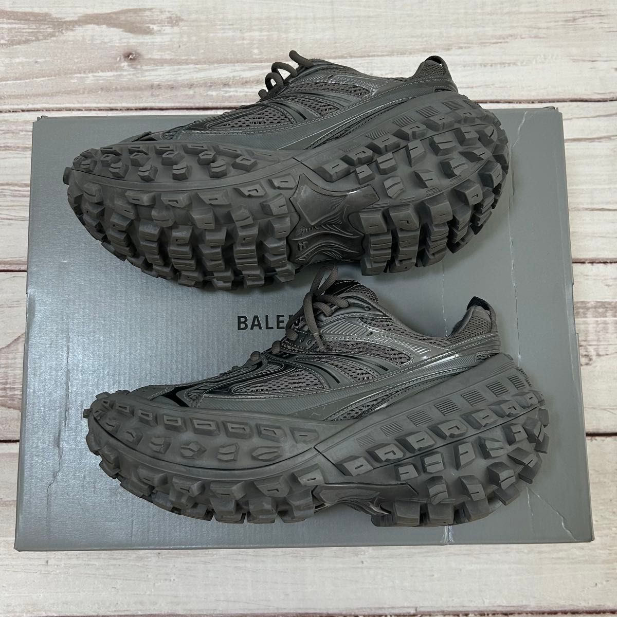 BALENCIAGA バレンシアガ バウンサー ディフェンダー グレー 41 BALENCIAGA バレンシアガ バウンサー ディフェンダー グレー 41