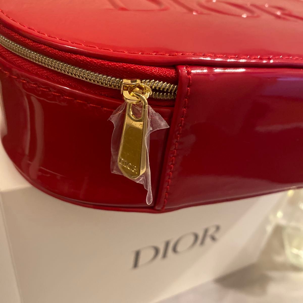 Dior 2025 ハンドル付き エナメル レッド ポーチ 化粧ポーチ Dior 2025 ハンドル付き エナメル レッド ポーチ 化粧ポーチ