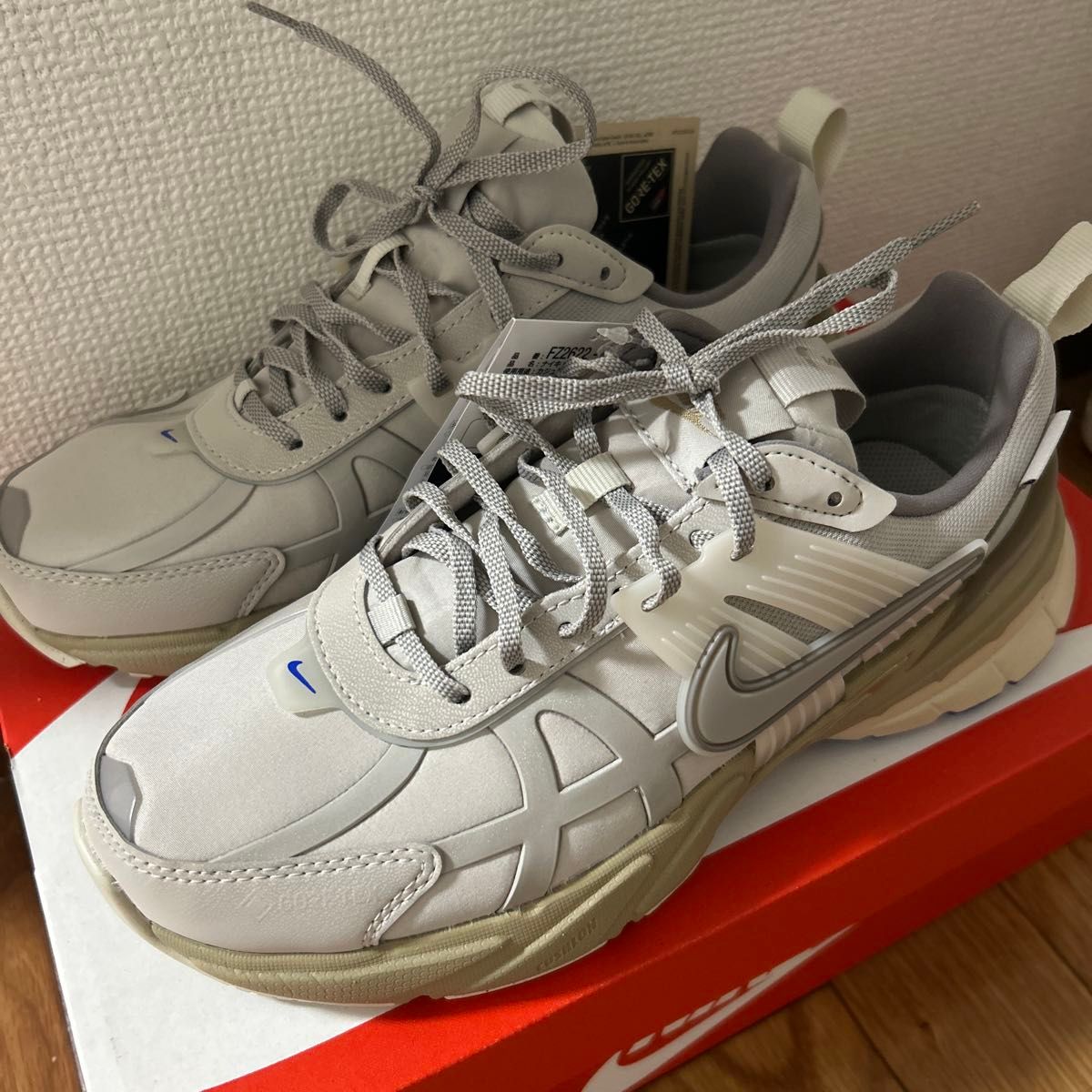 NIKE V2K Run GORE-TEX スニーカー ウィメンズ 防水 グレー NIKE V2K Run GORE-TEX スニーカー ウィメンズ 防水 グレー