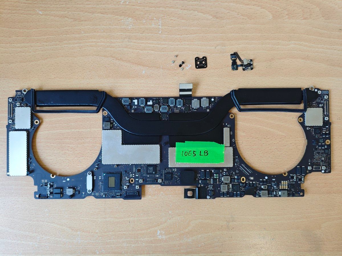 Macbook Pro A1707 2017 15インチ用ロジックボード i7 RAM 16GB Macbook Pro A1707 2017 15インチ用ロジックボード i7 RAM 16GB