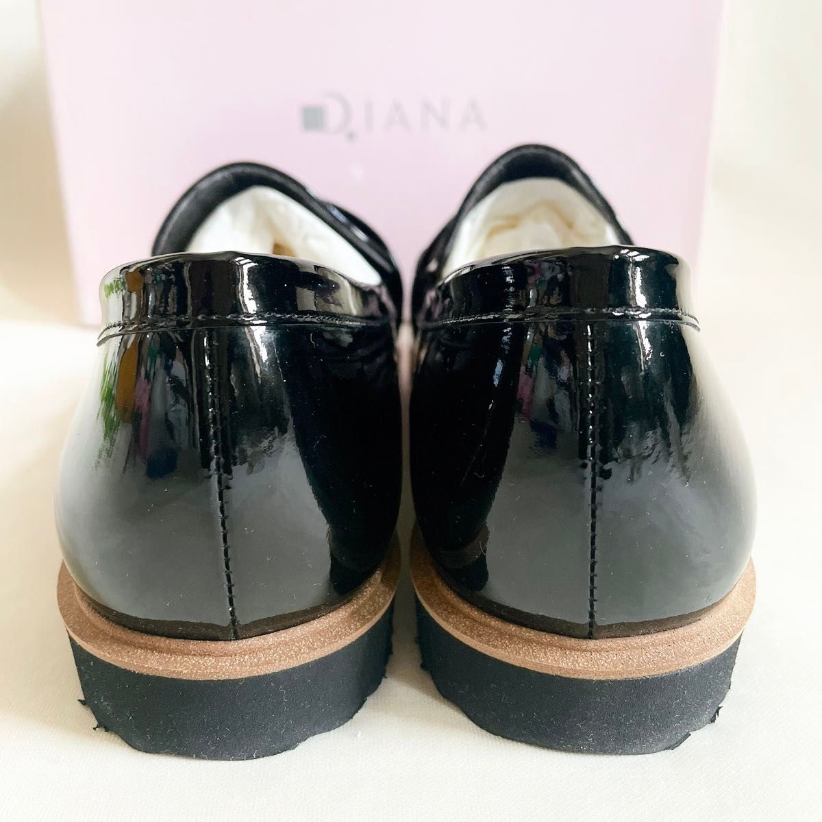箱付き未使用品】ダイアナ 厚底コインローファー エナメル 革靴 箱付き未使用品】ダイアナ 厚底コインローファー エナメル 革靴