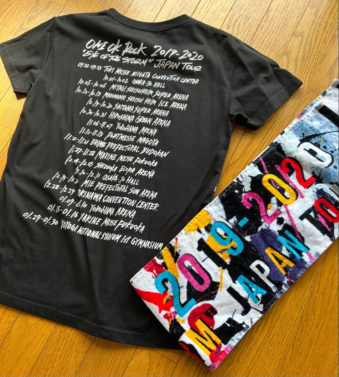 ONE OK ROCK 半袖 Tシャツ Sサイズ 黒 & タオル グッズ ONE OK ROCK 半袖 Tシャツ Sサイズ 黒 & タオル グッズ