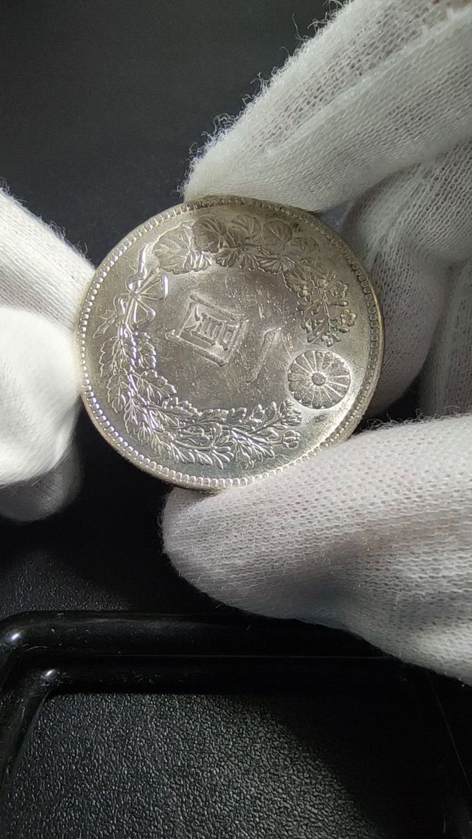 11 一圓銀貨 大正3年 古銭 日本 新1円銀貨 準未使用 ラスター良好 美トーン