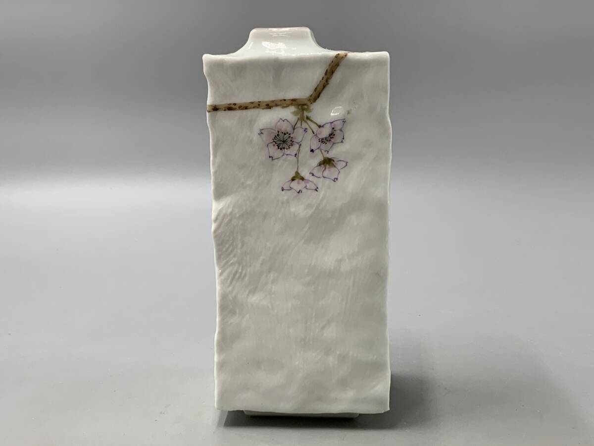 3#F/6926 中村陶志人 九谷焼 色絵 桜に雀図 花器 角花瓶 四方花 3#F/6926 中村陶志人 九谷焼 色絵 桜に雀図 花器 角花瓶 四方花