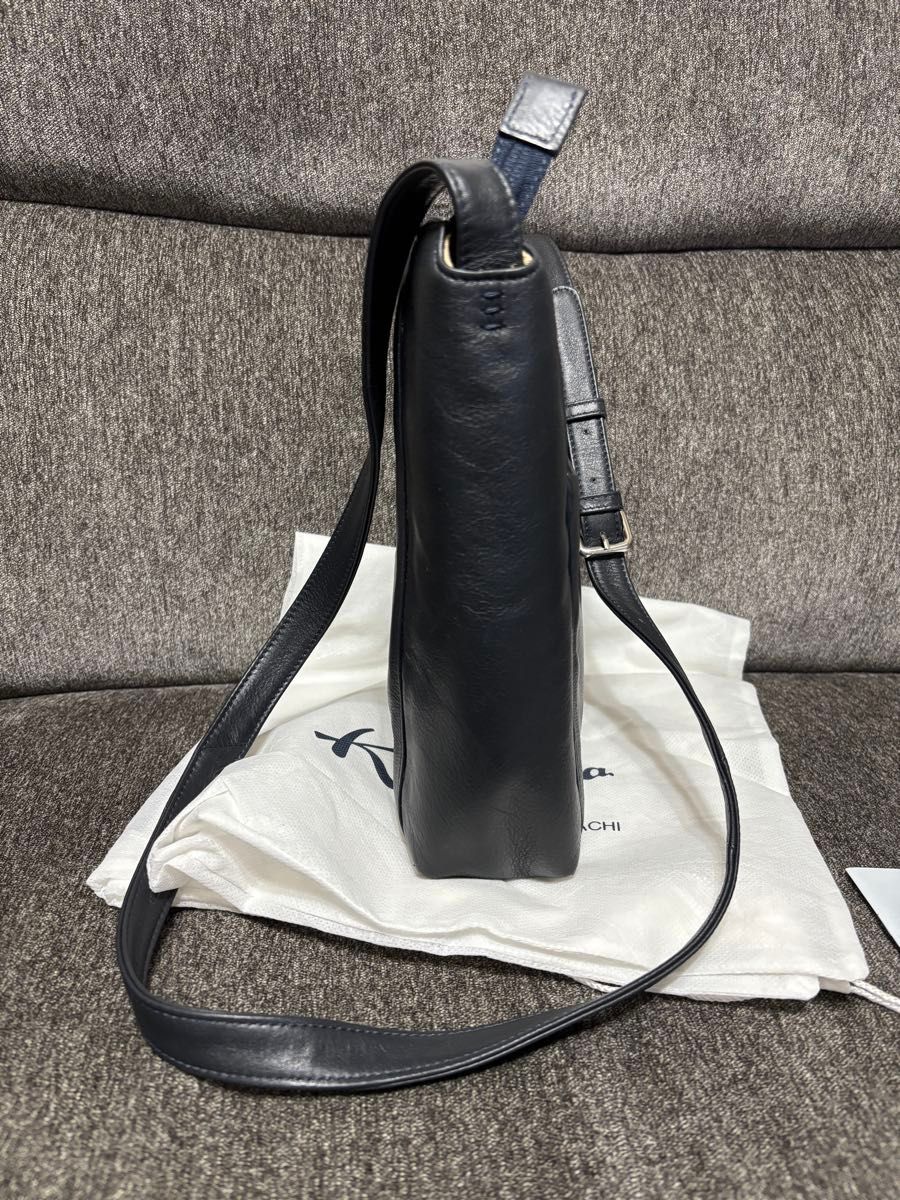 美品 キタムラ レザー ショルダーバッグ 斜め掛け 濃紺 美品 キタムラ レザー ショルダーバッグ 斜め掛け 濃紺
