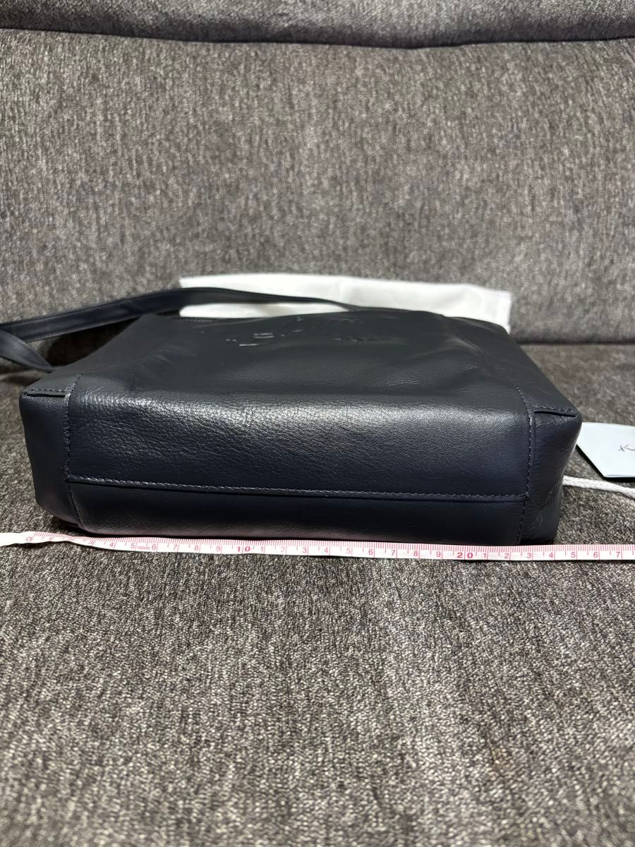 美品 キタムラ レザー ショルダーバッグ 斜め掛け 濃紺 美品 キタムラ レザー ショルダーバッグ 斜め掛け 濃紺
