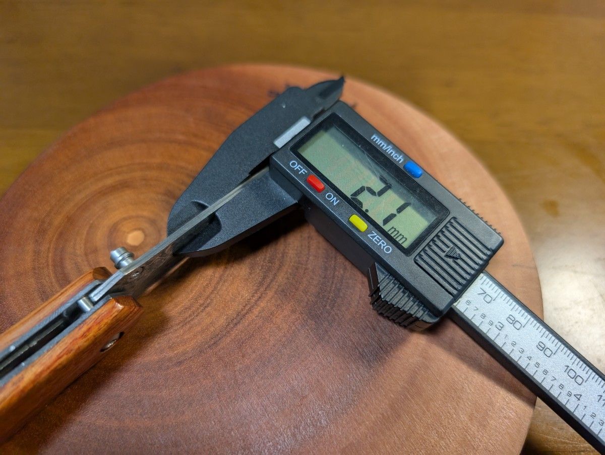 高級鋼材VG10鋼(V金10号)使用 ダマスカス鋼 天然ウッドハンドル 高級鋼材VG10鋼(V金10号)使用 ダマスカス鋼 天然ウッドハンドル
