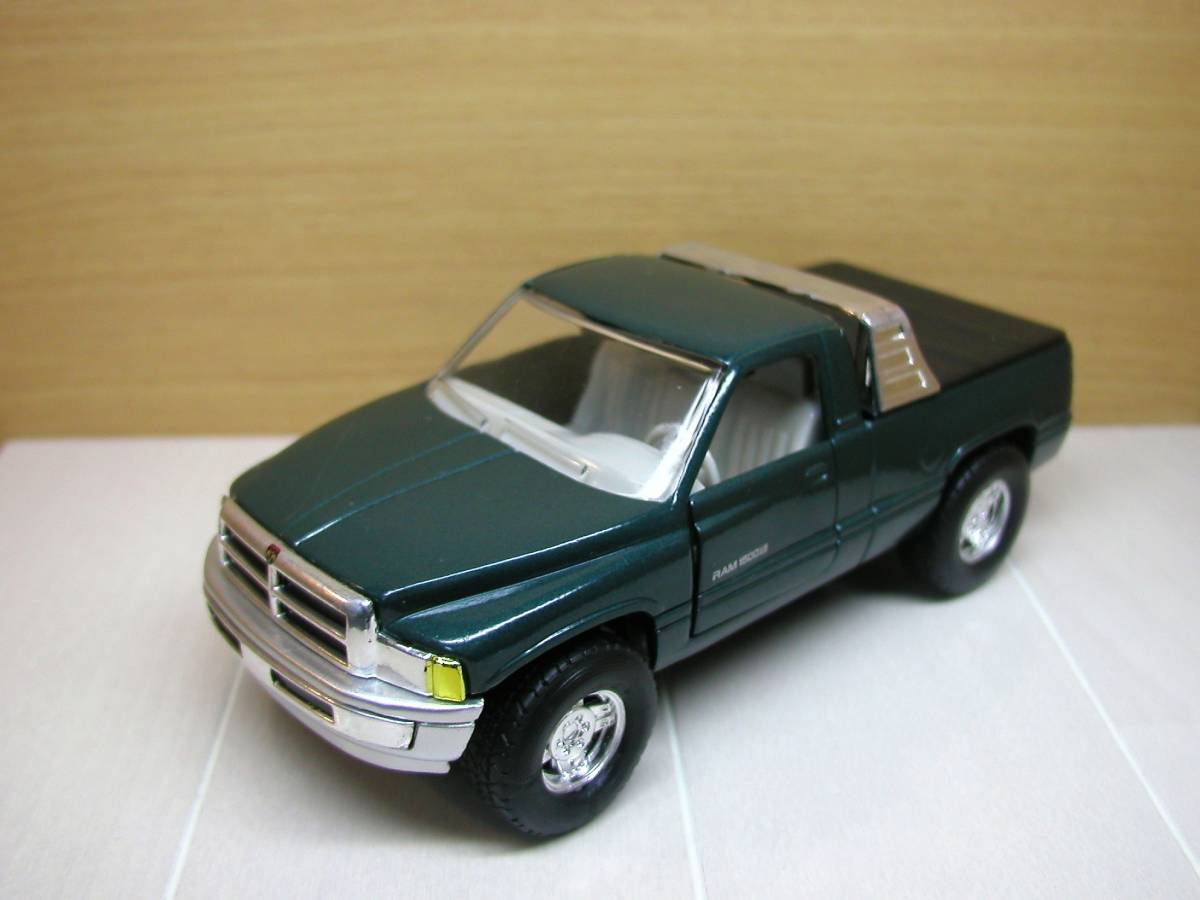 ★☆★ DODGE RAM 1500 SLT DIE-CAST 1/32 四輪駆動（中古）★☆★_画像7