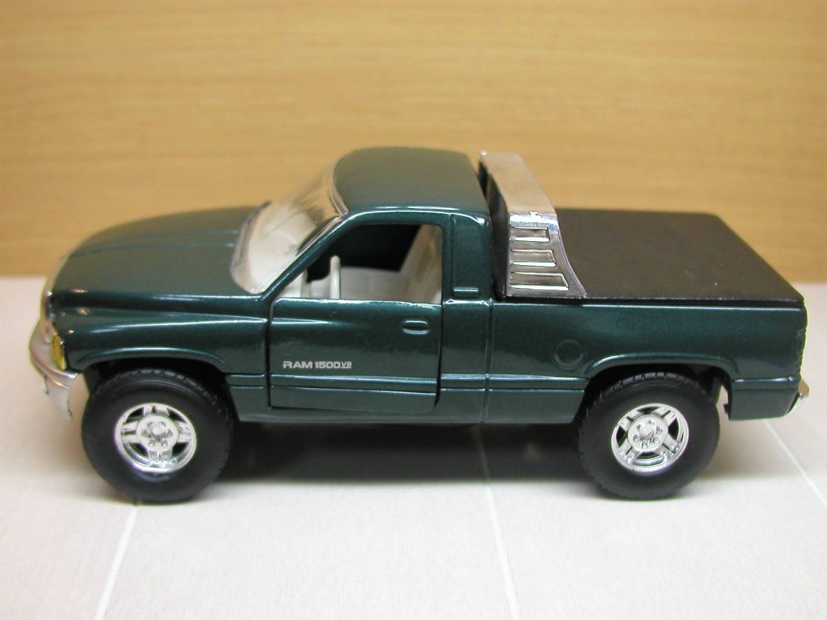 ★☆★ DODGE RAM 1500 SLT DIE-CAST 1/32 四輪駆動（中古）★☆★_画像2