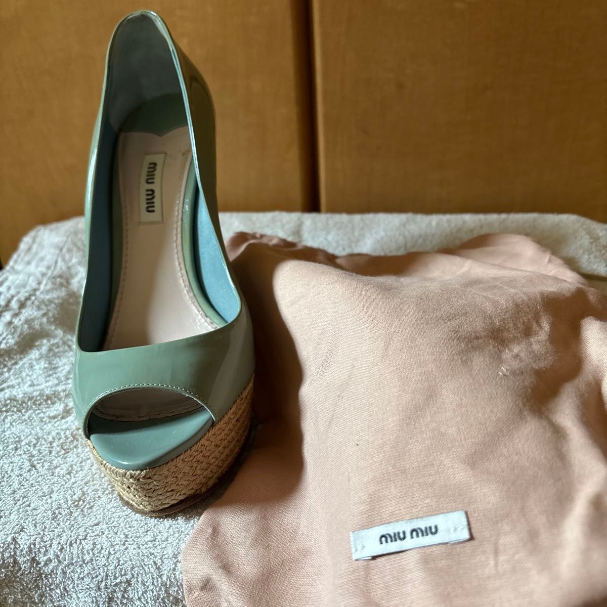 価格相談ok) miumiu オープントゥパンプス エナメル グリーン