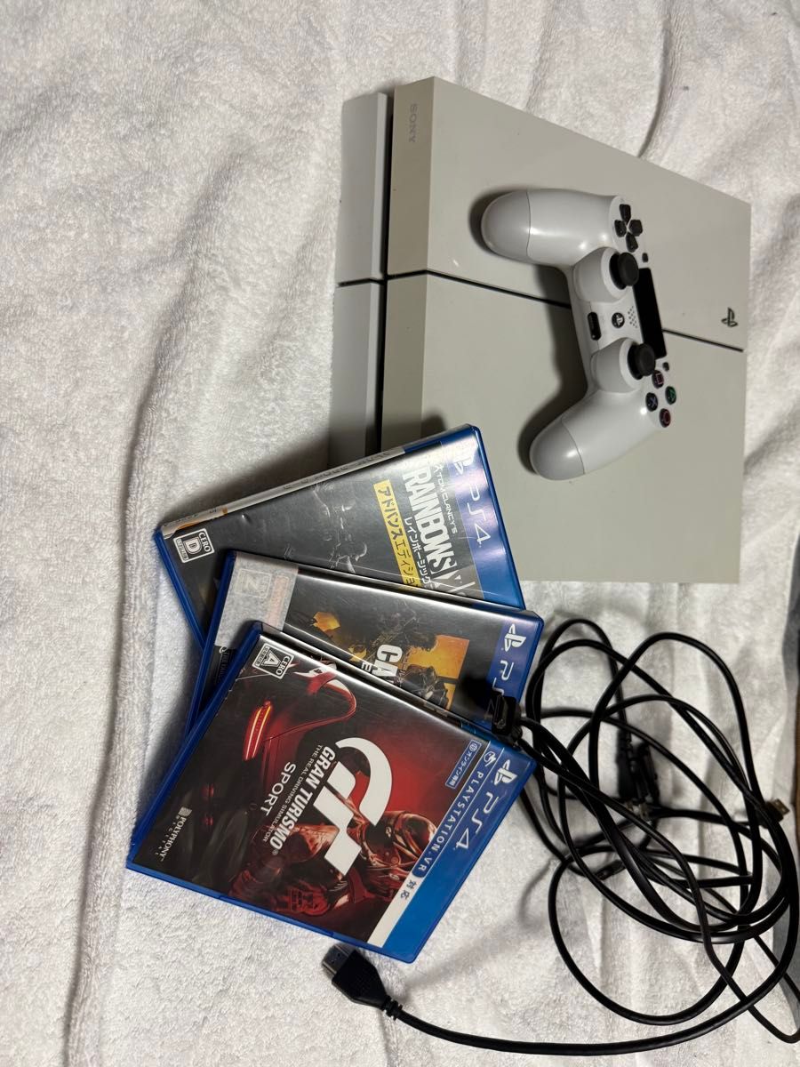 PS4本体動作確認済み ソフト三つ付き4/17日19時までの出品です PS4本体動作確認済み ソフト三つ付き4/17日19時までの出品です