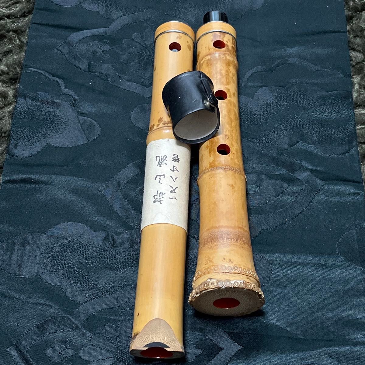 尺八 都山流 在銘 2印 中継ぎ緩み無し 一尺八寸管 籐巻き銀三線 尺八 都山流 在銘 2印 中継ぎ緩み無し 一尺八寸管 籐巻き銀三線