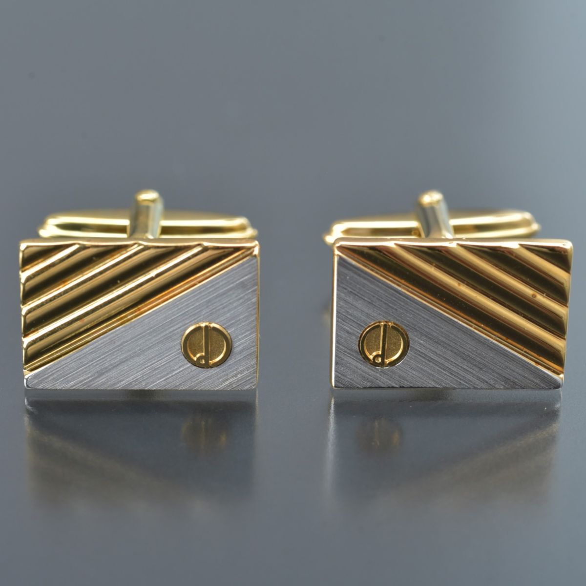 美品 ダンヒル dunhill カフス dロゴ シルバー ゴールド 美品 ダンヒル dunhill カフス dロゴ シルバー ゴールド