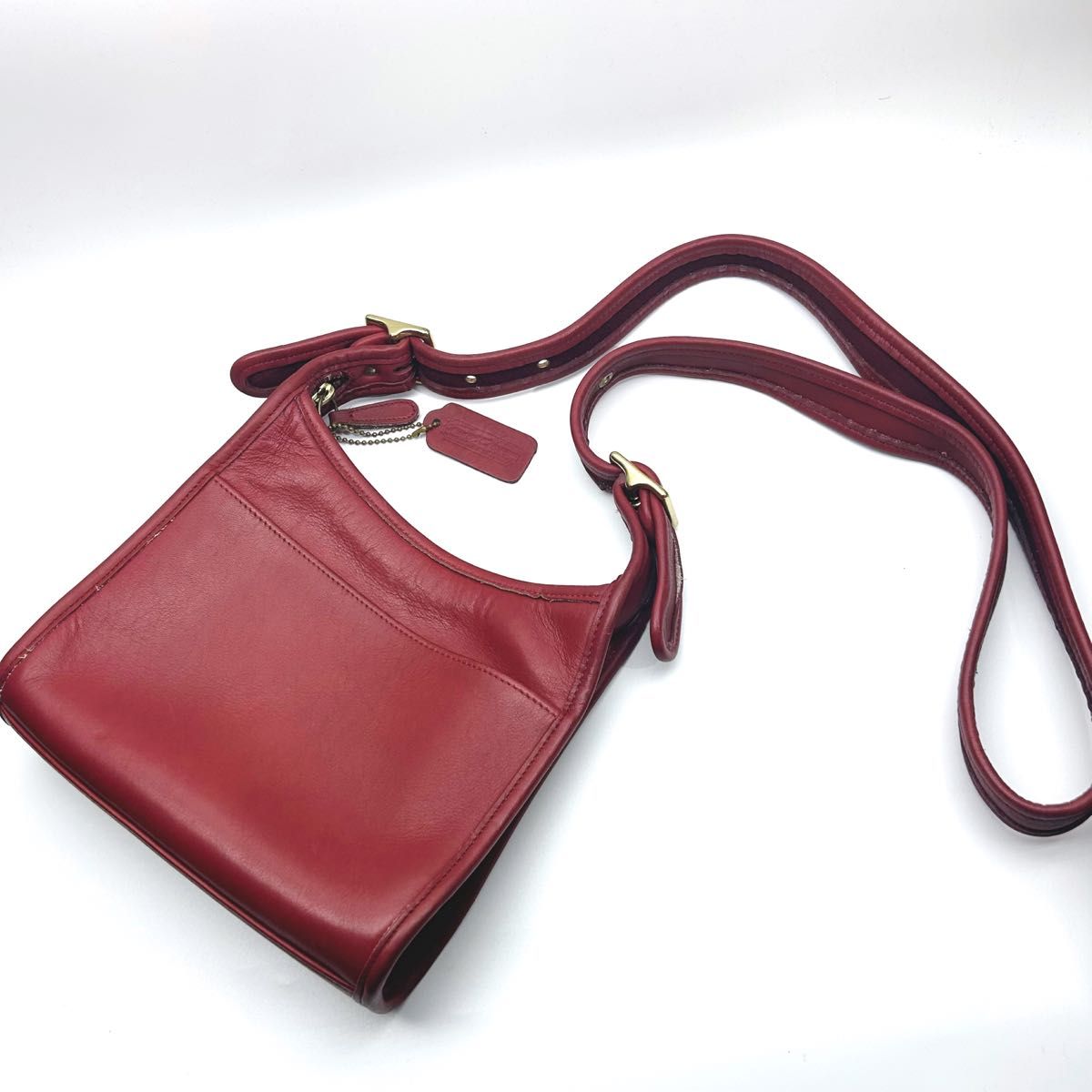 美品 OLD COACH オールドコーチ USA製 ショルダーバッグ 赤 斜め 美品 OLD COACH オールドコーチ USA製 ショルダーバッグ 赤 斜め