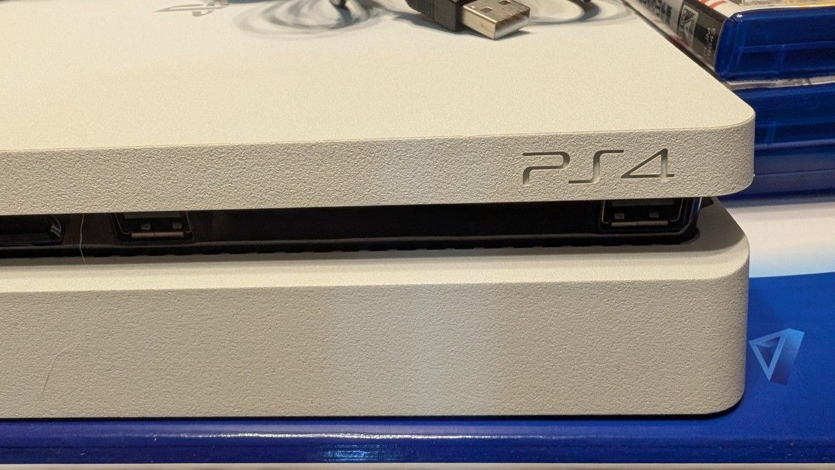 PS4 CUH-2200A B02 ホワイト プレイステーション4 中古美品 PS4 CUH-2200A B02 ホワイト プレイステーション4 中古美品