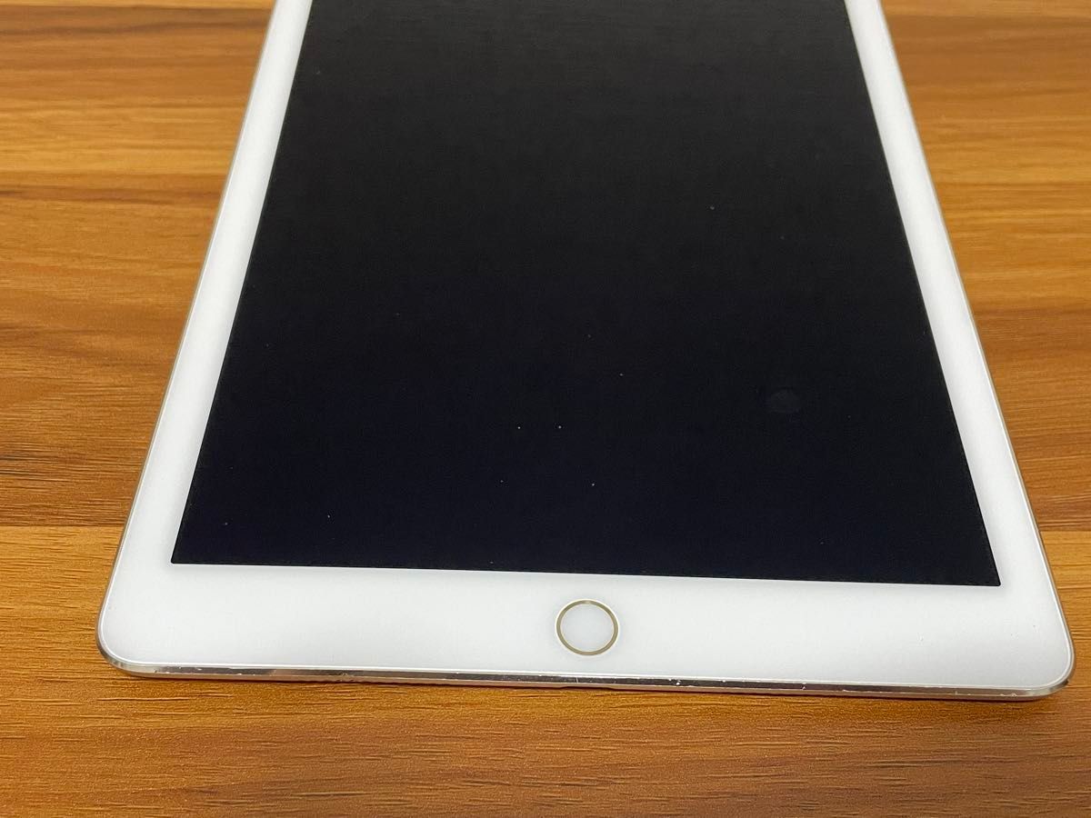 iPad Pro 9 7インチ Wi-Fiモデル 128GB ゴールド MLMX2J/A A1673 iPad Pro 9 7インチ Wi-Fiモデル 128GB ゴールド MLMX2J/A A1673