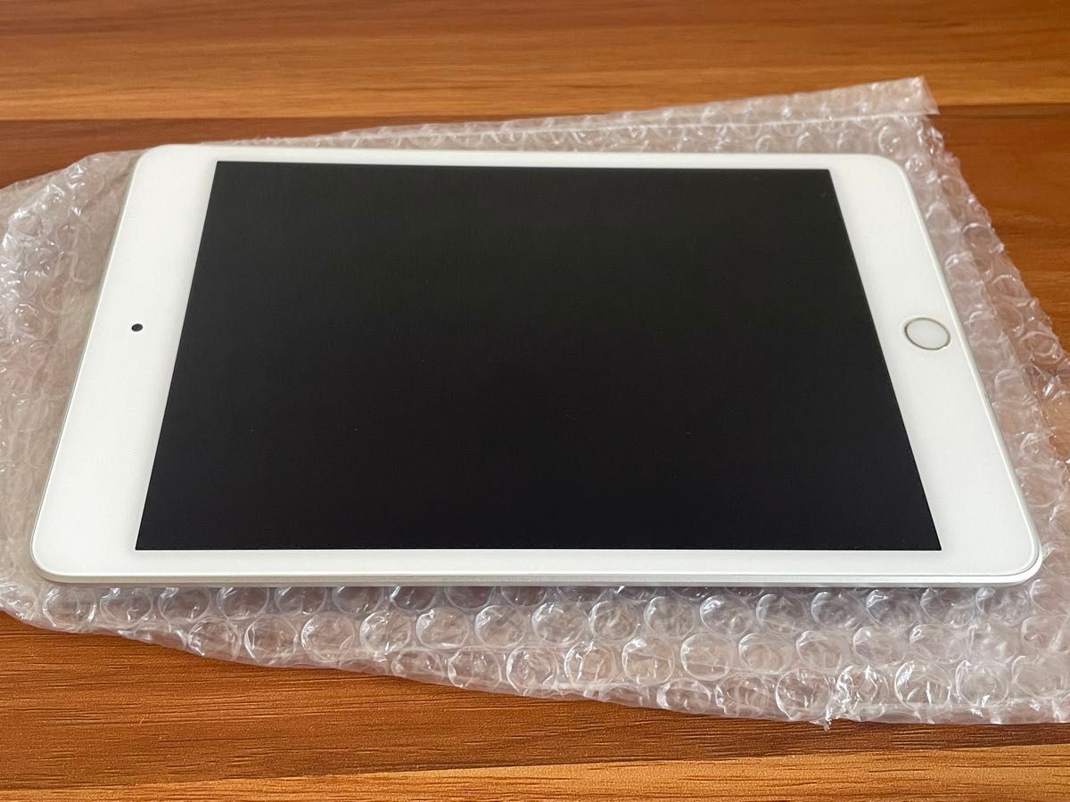 美品 】iPad mini 第5世代 Wi-Fi 256GB シルバー MUU52J/A A2133 美品 】iPad mini 第5世代 Wi-Fi 256GB シルバー MUU52J/A A2133