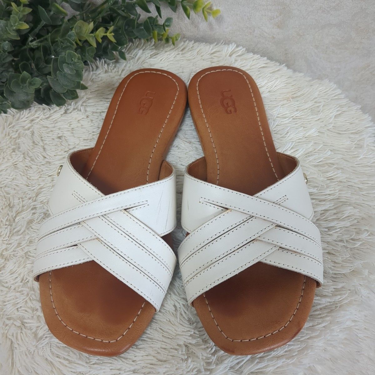 UGG アグ W KENLEIGH SLIDE レザースライドサンダル 24|Yahoo UGG アグ W KENLEIGH SLIDE レザースライドサンダル 24|Yahoo