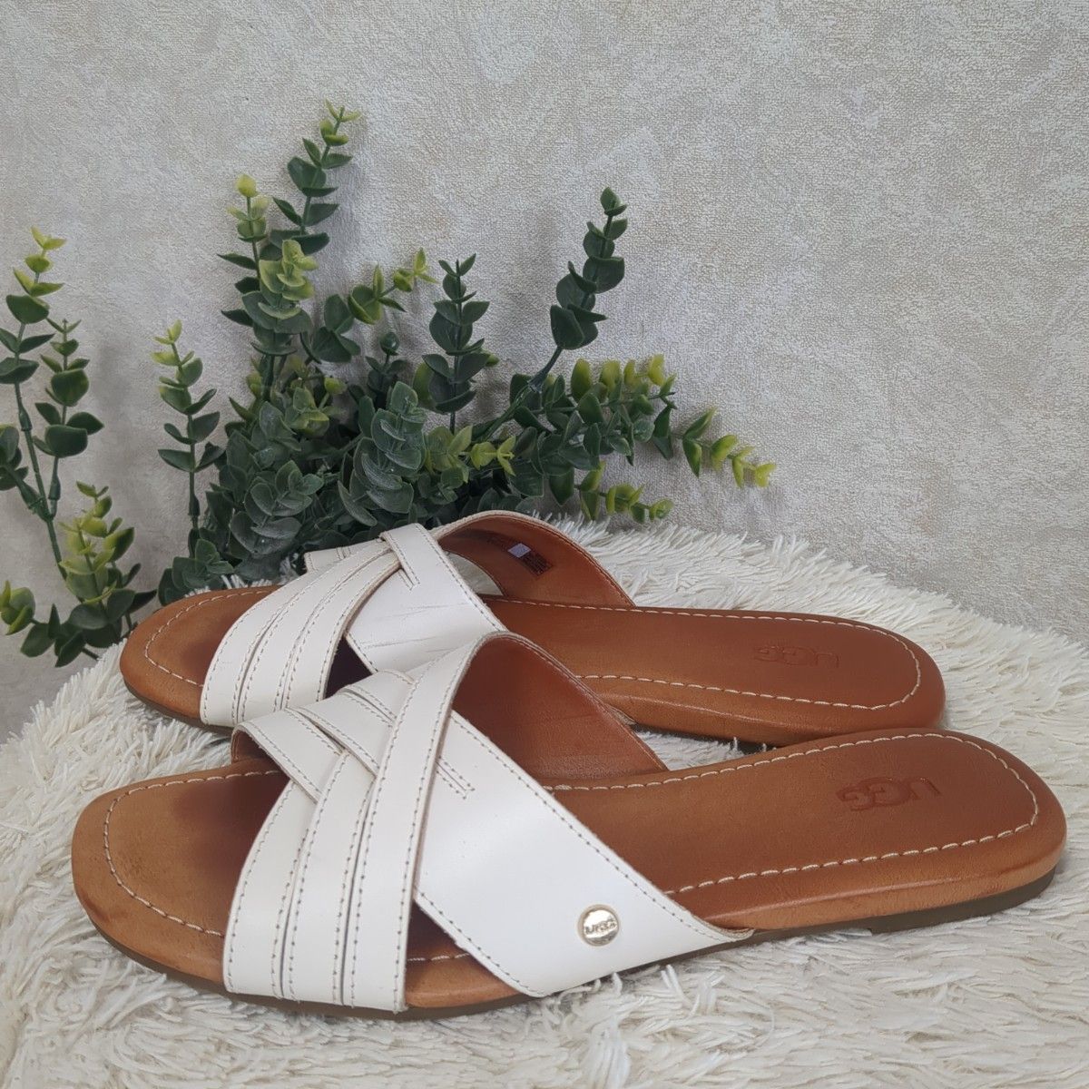 UGG アグ W KENLEIGH SLIDE レザースライドサンダル 24|Yahoo UGG アグ W KENLEIGH SLIDE レザースライドサンダル 24|Yahoo
