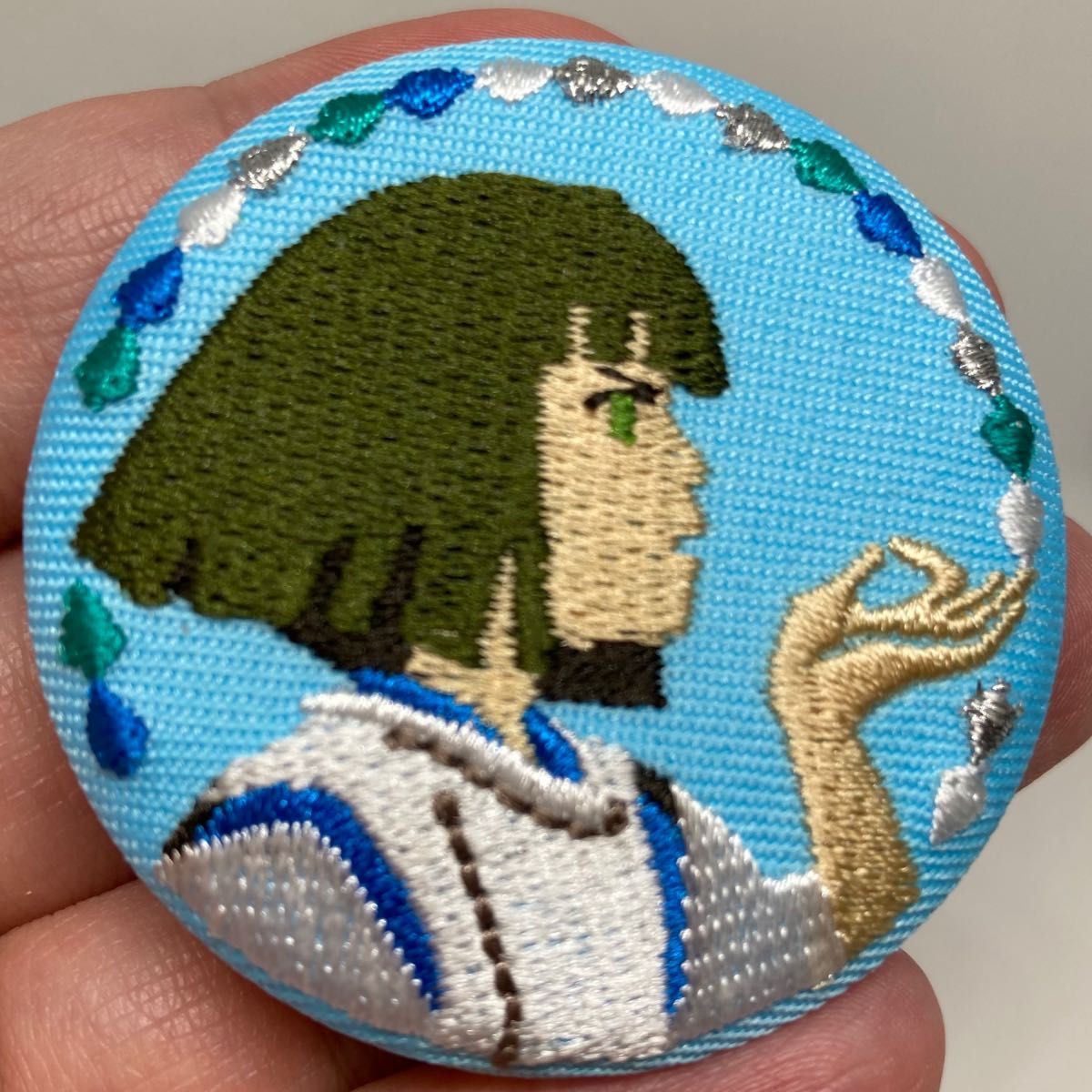 ジブリ 千と千尋の神隠し ハク 刺繍缶バッジ 缶バッジ｜Yahoo