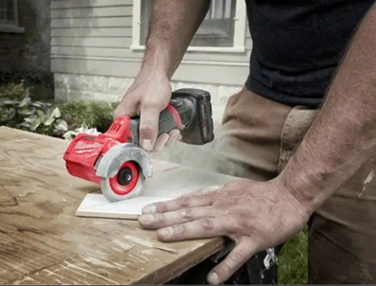 ミルウォーキー Milwaukee M12 コンパクト カットオフツール ミルウォーキー Milwaukee M12 コンパクト カットオフツール
