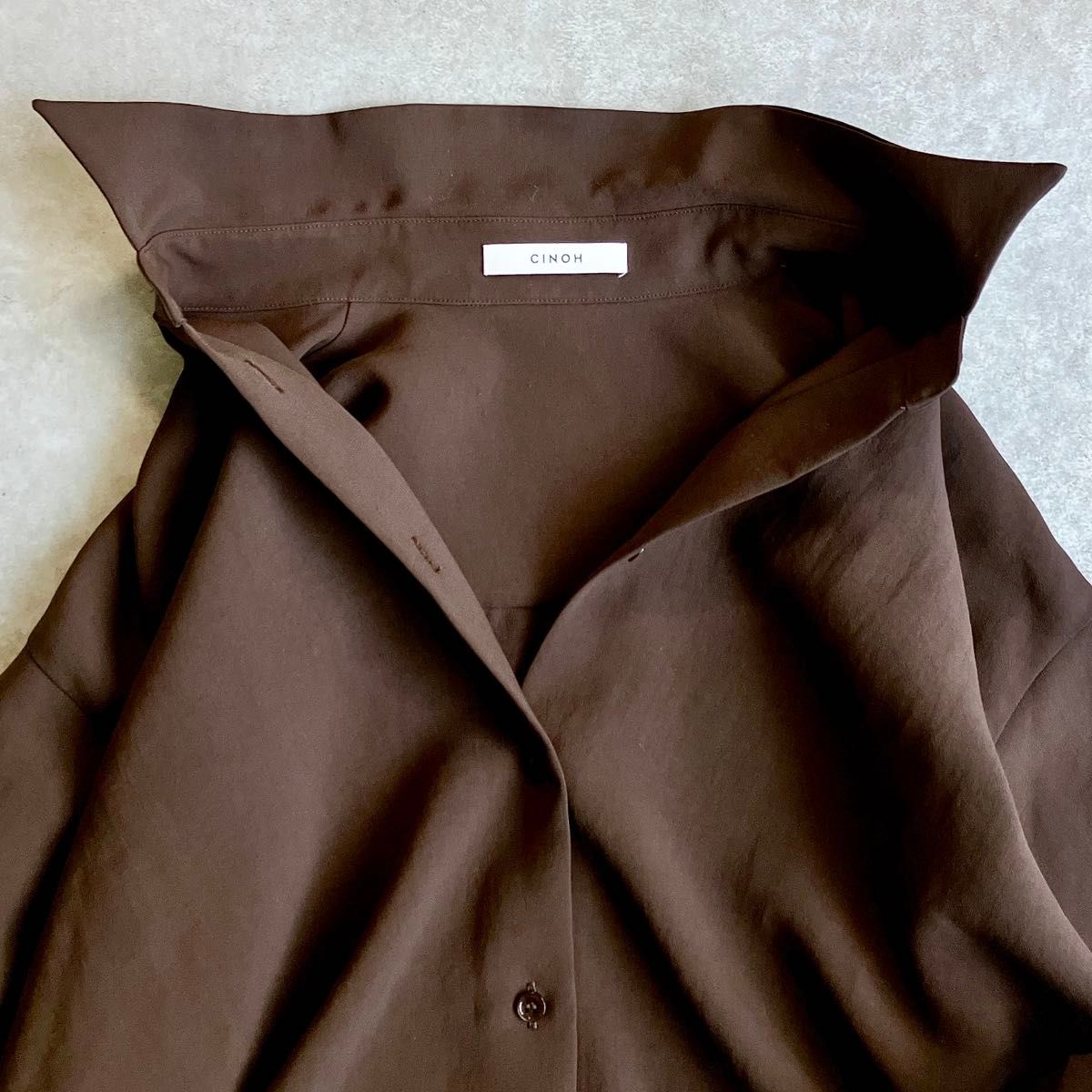 ドゥーズィ取扱チノ CINOH スリットスリーブシャツ SLIT SLEEVE ドゥーズィ取扱チノ CINOH スリットスリーブシャツ SLIT SLEEVE