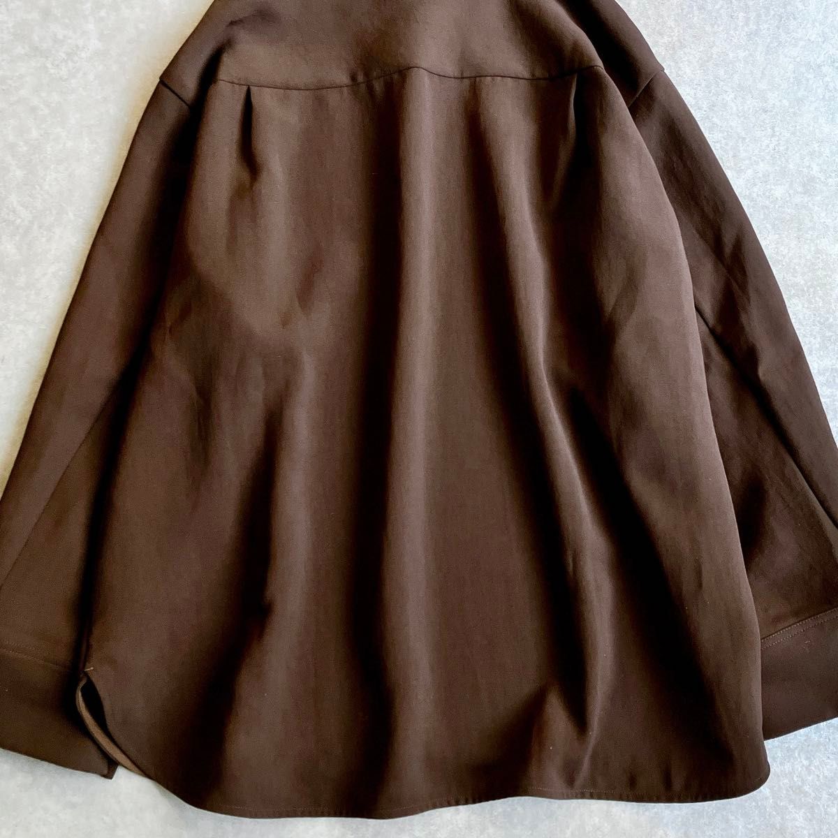 ドゥーズィ取扱チノ CINOH スリットスリーブシャツ SLIT SLEEVE ドゥーズィ取扱チノ CINOH スリットスリーブシャツ SLIT SLEEVE