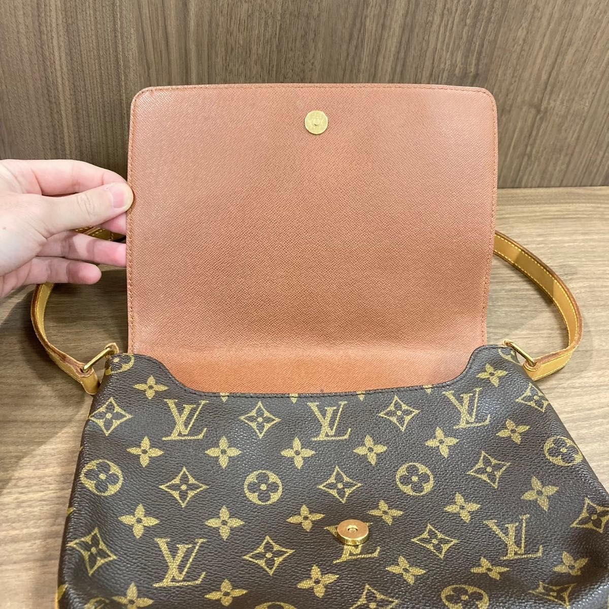 LOUIS VUITTON ルイヴィトン モノグラム ミュゼットタンゴ LOUIS VUITTON ルイヴィトン モノグラム ミュゼットタンゴ