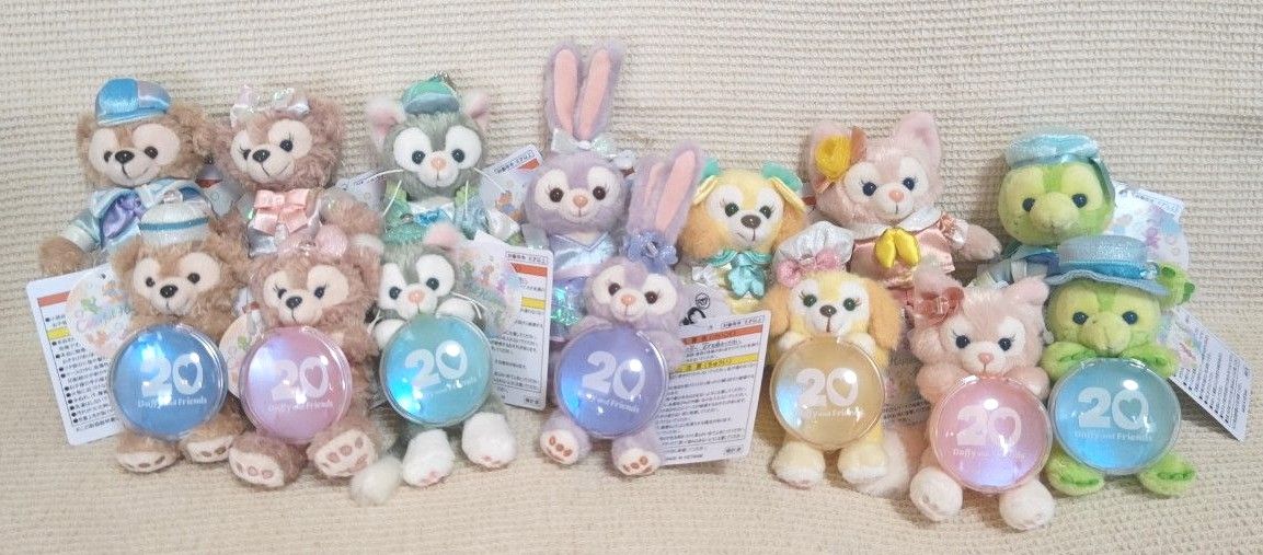 ダッフィー20周年カラフルハピネスぬいぐるみバッジ チャーム全 ダッフィー20周年カラフルハピネスぬいぐるみバッジ チャーム全