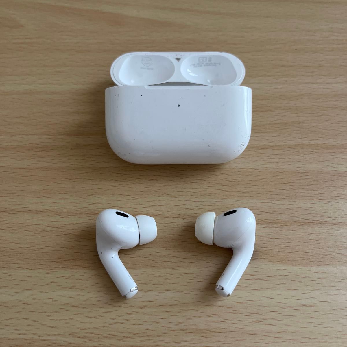 Apple AirPods Pro 第2世代 MTJV3J/A ワイヤレスイヤホン 0415 Apple AirPods Pro 第2世代 MTJV3J/A ワイヤレスイヤホン 0415