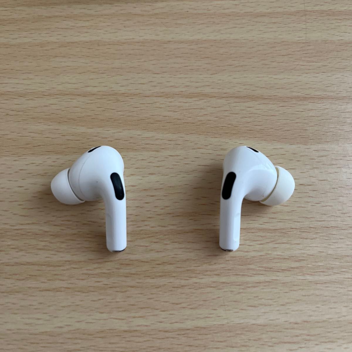 Apple AirPods Pro 第2世代 MTJV3J/A ワイヤレスイヤホン 0415 Apple AirPods Pro 第2世代 MTJV3J/A ワイヤレスイヤホン 0415