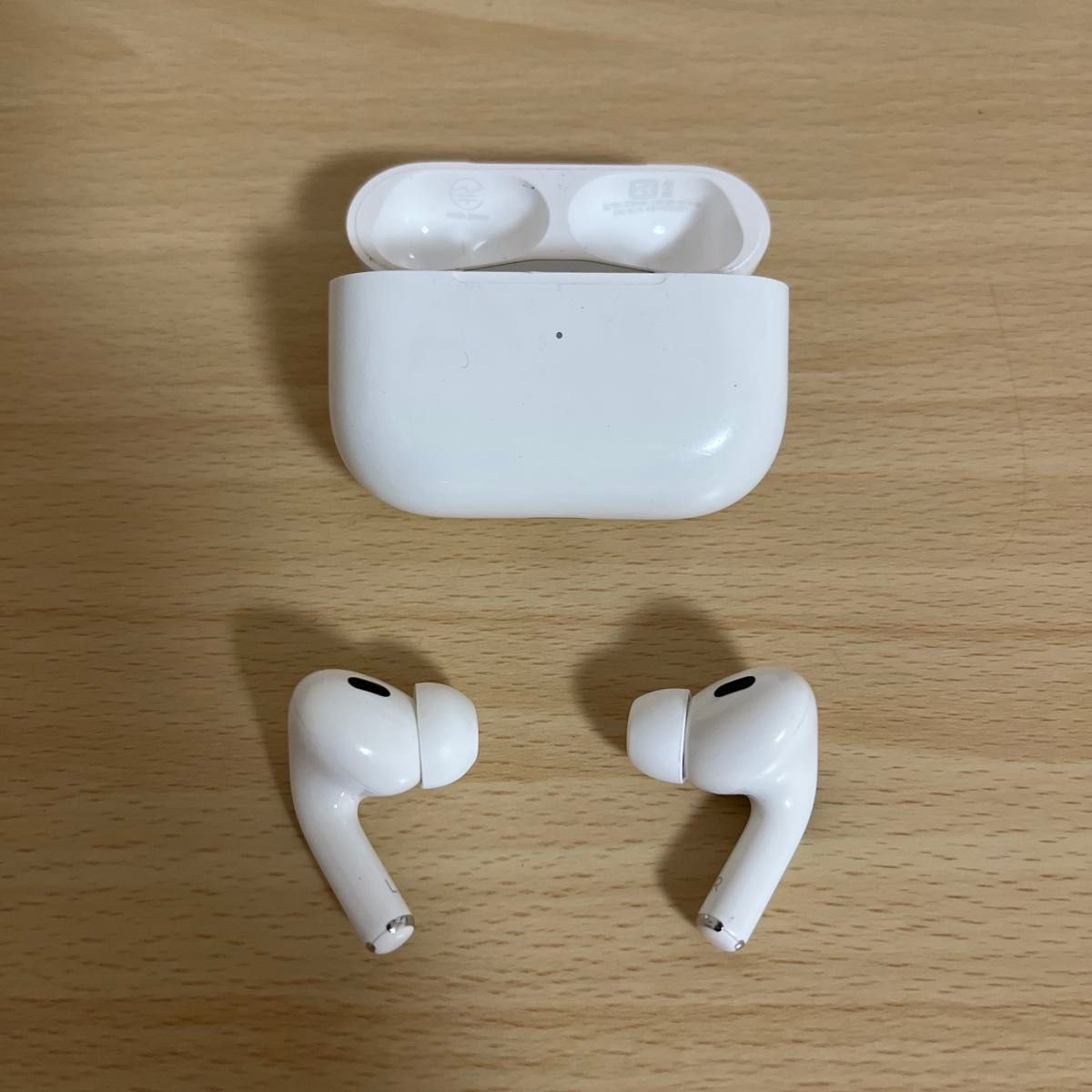 ② Apple AirPods Pro 第2世代 MQD83J/A ワイヤレスイヤホン ② Apple AirPods Pro 第2世代 MQD83J/A ワイヤレスイヤホン