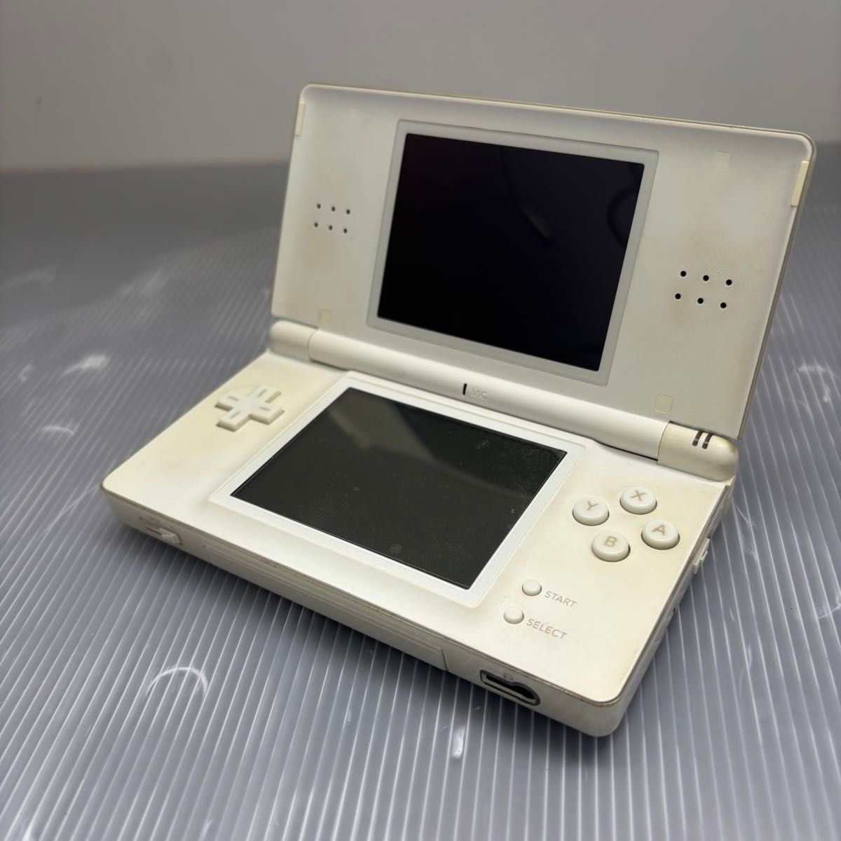 動作確認済み】ニンテンドーDS lite クリスタルホワイト 充電器 動作確認済み】ニンテンドーDS lite クリスタルホワイト 充電器