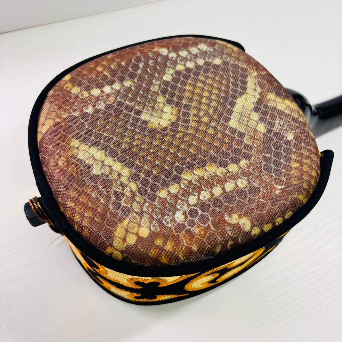 美品】沖縄三線 三味線 人工皮 蛇柄 セット ケース付き|Yahoo 美品】沖縄三線 三味線 人工皮 蛇柄 セット ケース付き|Yahoo