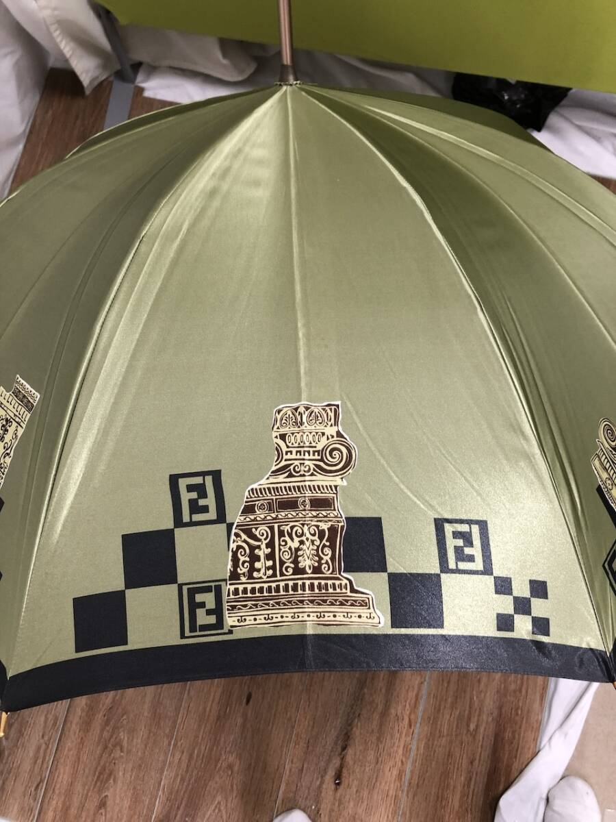 フェンディ FENDI 傘 雨傘 アンブレラ 雨具 長傘 メンズ フェンディ FENDI 傘 雨傘 アンブレラ 雨具 長傘 メンズ