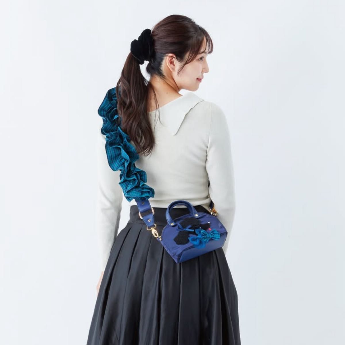 未開封 新品未使用】Bibiy × familiar ショルダーストラップ 青 未開封 新品未使用】Bibiy × familiar ショルダーストラップ 青