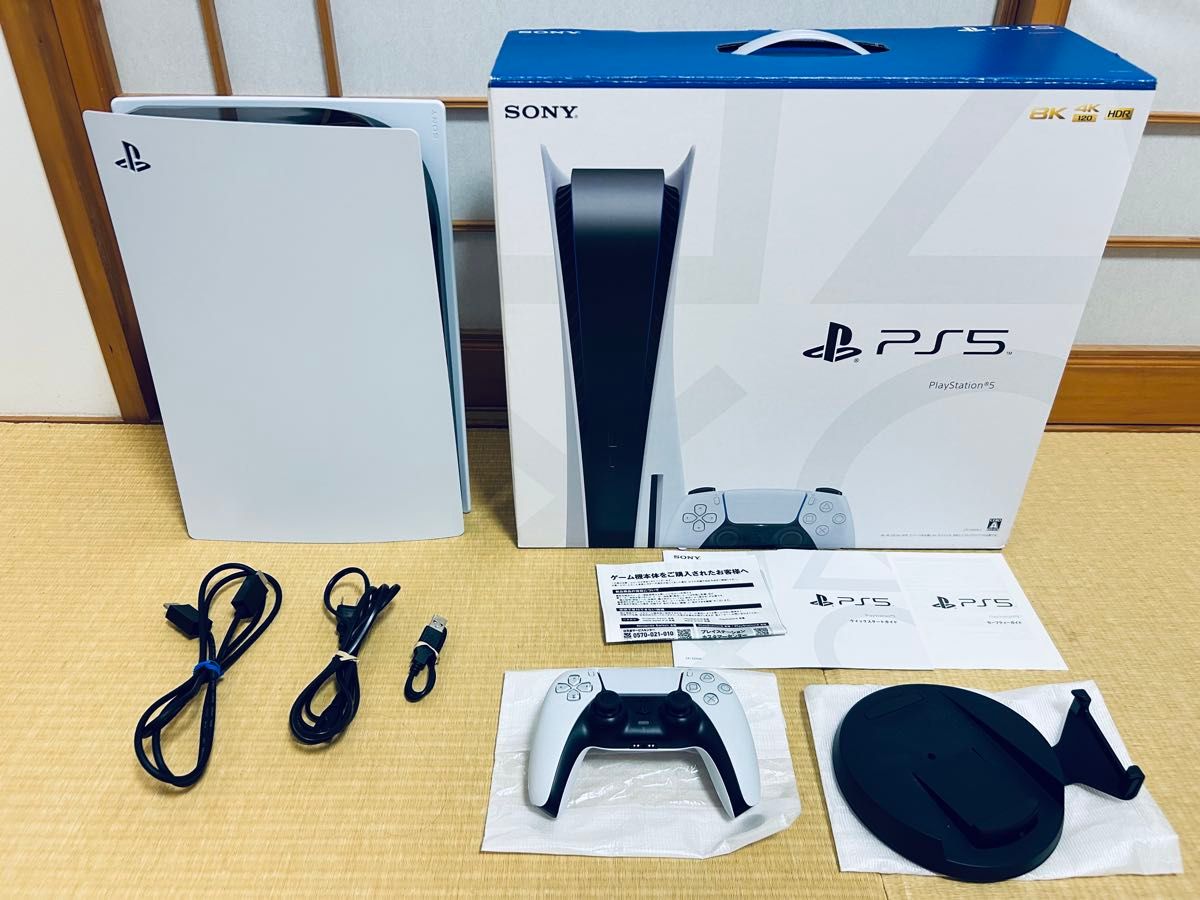 ほぼ未使用品 PS5 本体 CFI-1200A01 ディスクドライブ搭載モデル ほぼ未使用品 PS5 本体 CFI-1200A01 ディスクドライブ搭載モデル