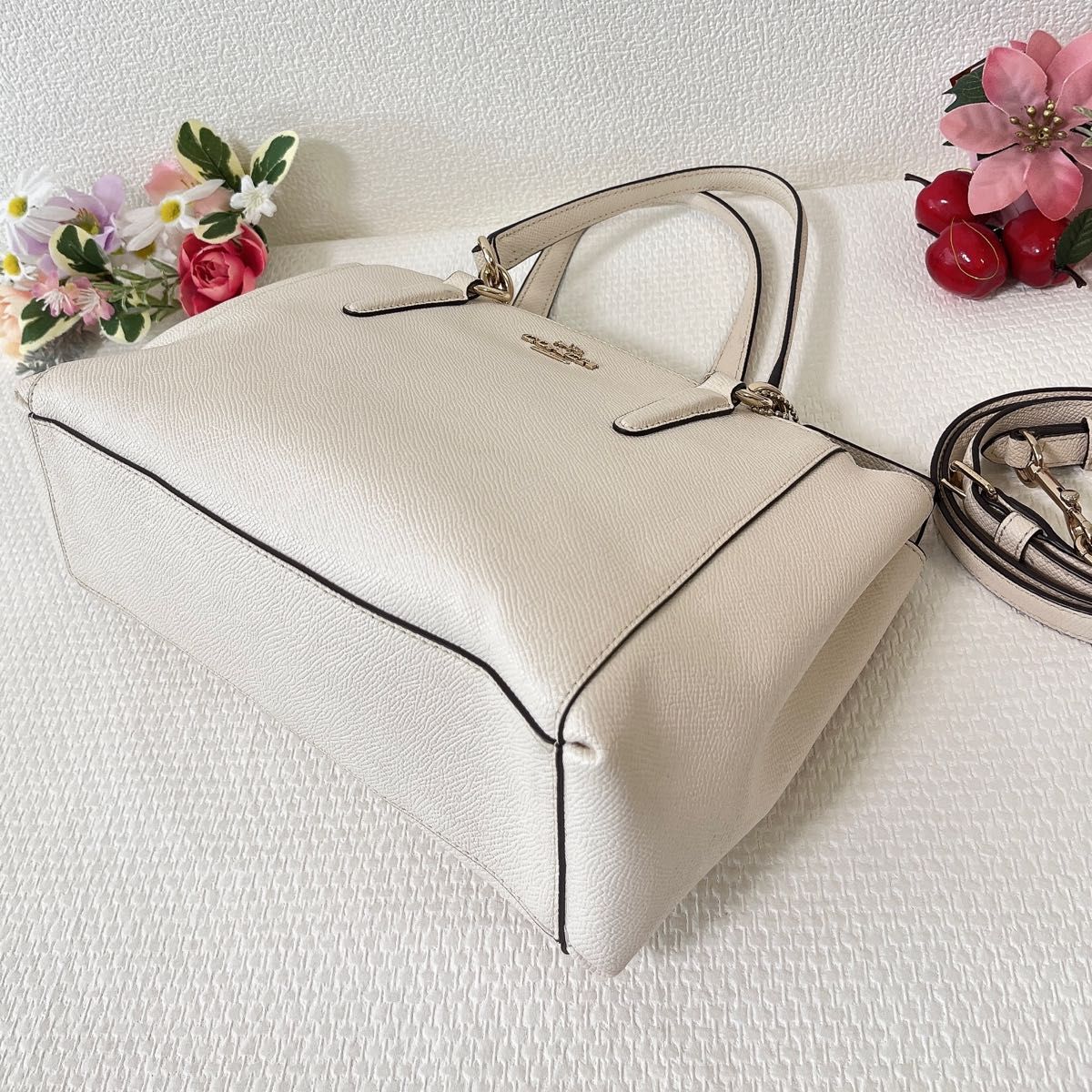 期間限定価格 美品 COACH コーチ ショルダーバッグ 2WAY 期間限定価格 美品 COACH コーチ ショルダーバッグ 2WAY