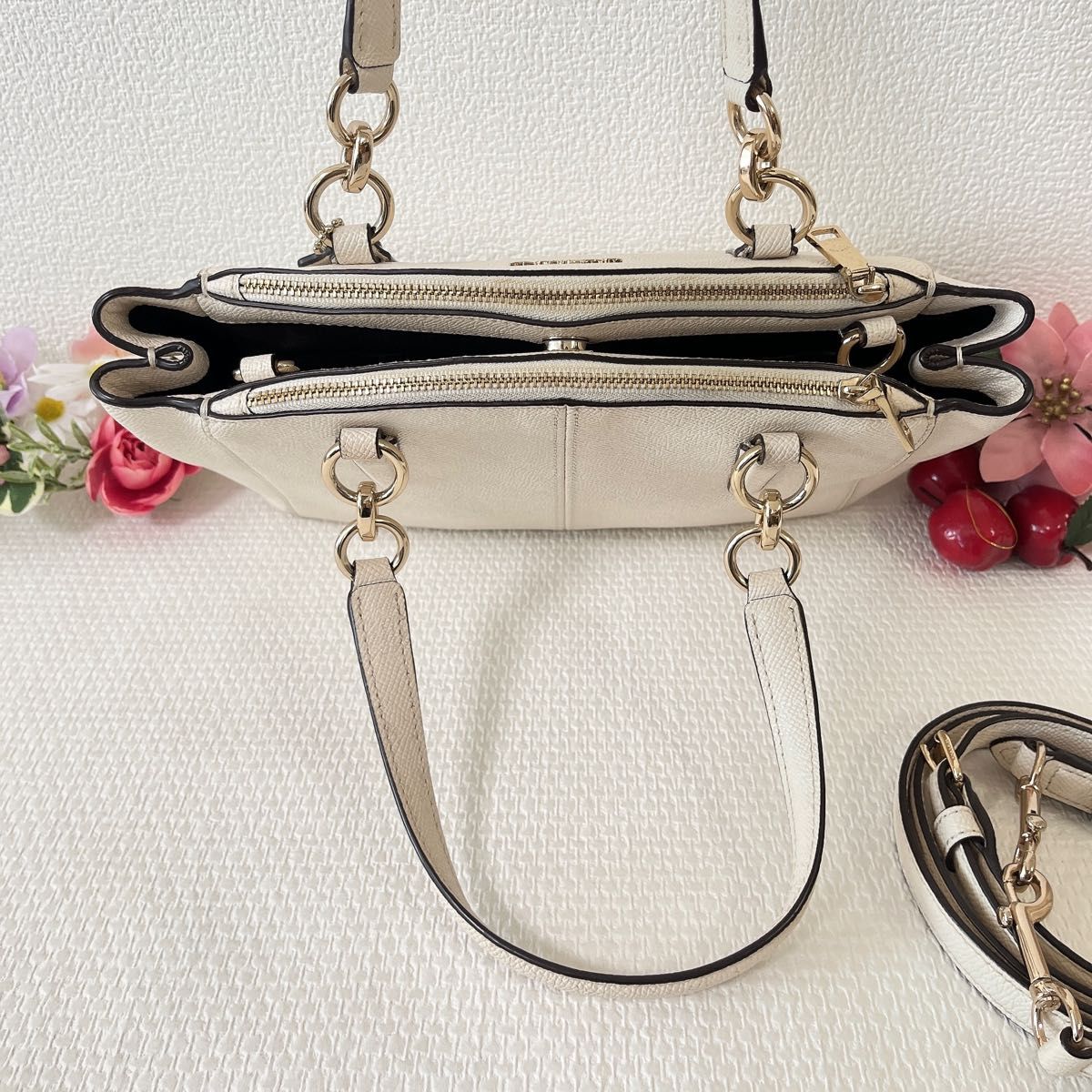 期間限定価格 美品 COACH コーチ ショルダーバッグ 2WAY 期間限定価格 美品 COACH コーチ ショルダーバッグ 2WAY