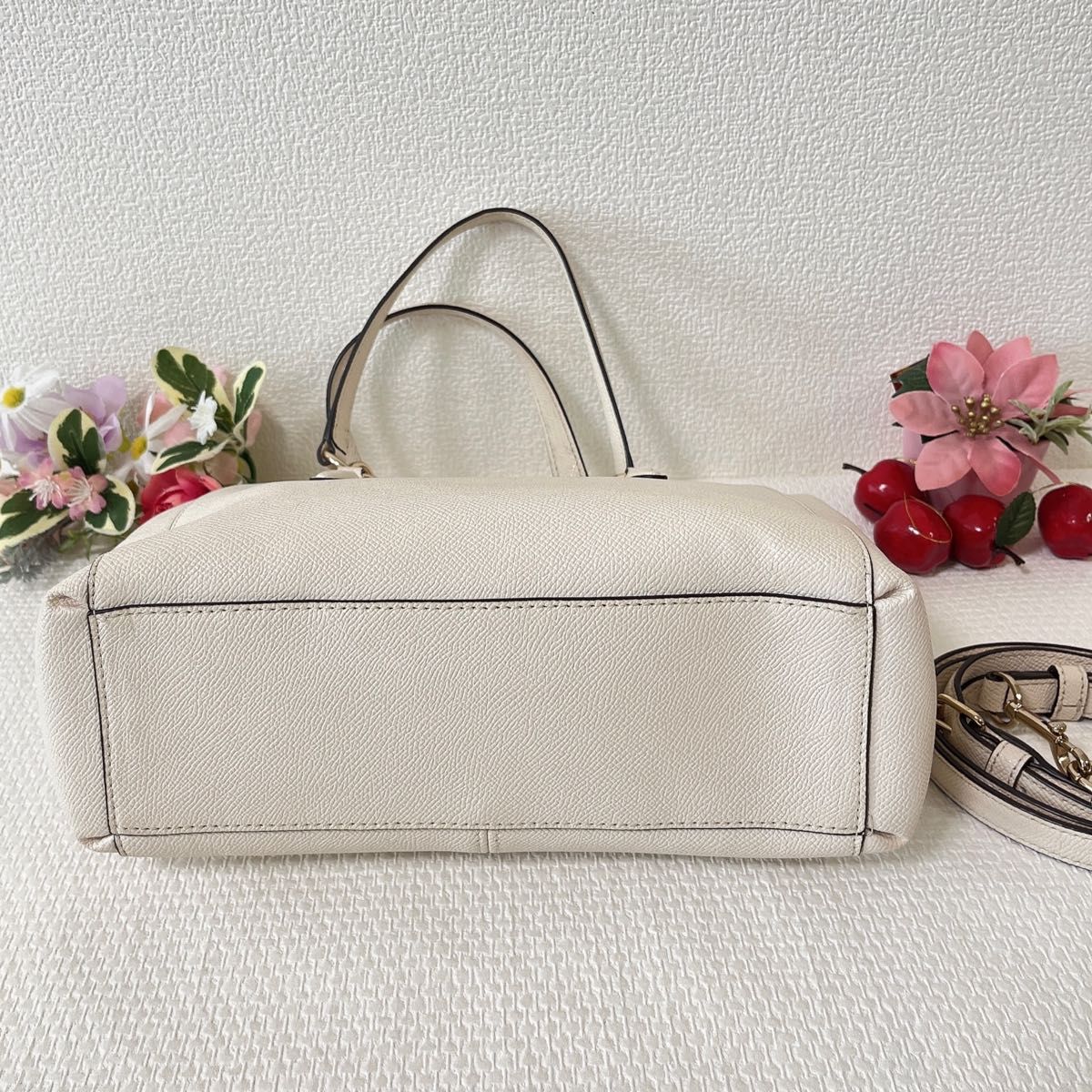 期間限定価格 美品 COACH コーチ ショルダーバッグ 2WAY 期間限定価格 美品 COACH コーチ ショルダーバッグ 2WAY