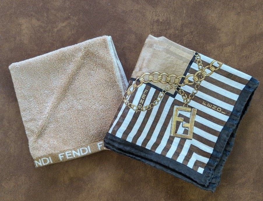美品 フェンディFENDI タオルハンカチ&大判ハンカチセット 美品 フェンディFENDI タオルハンカチ&大判ハンカチセット